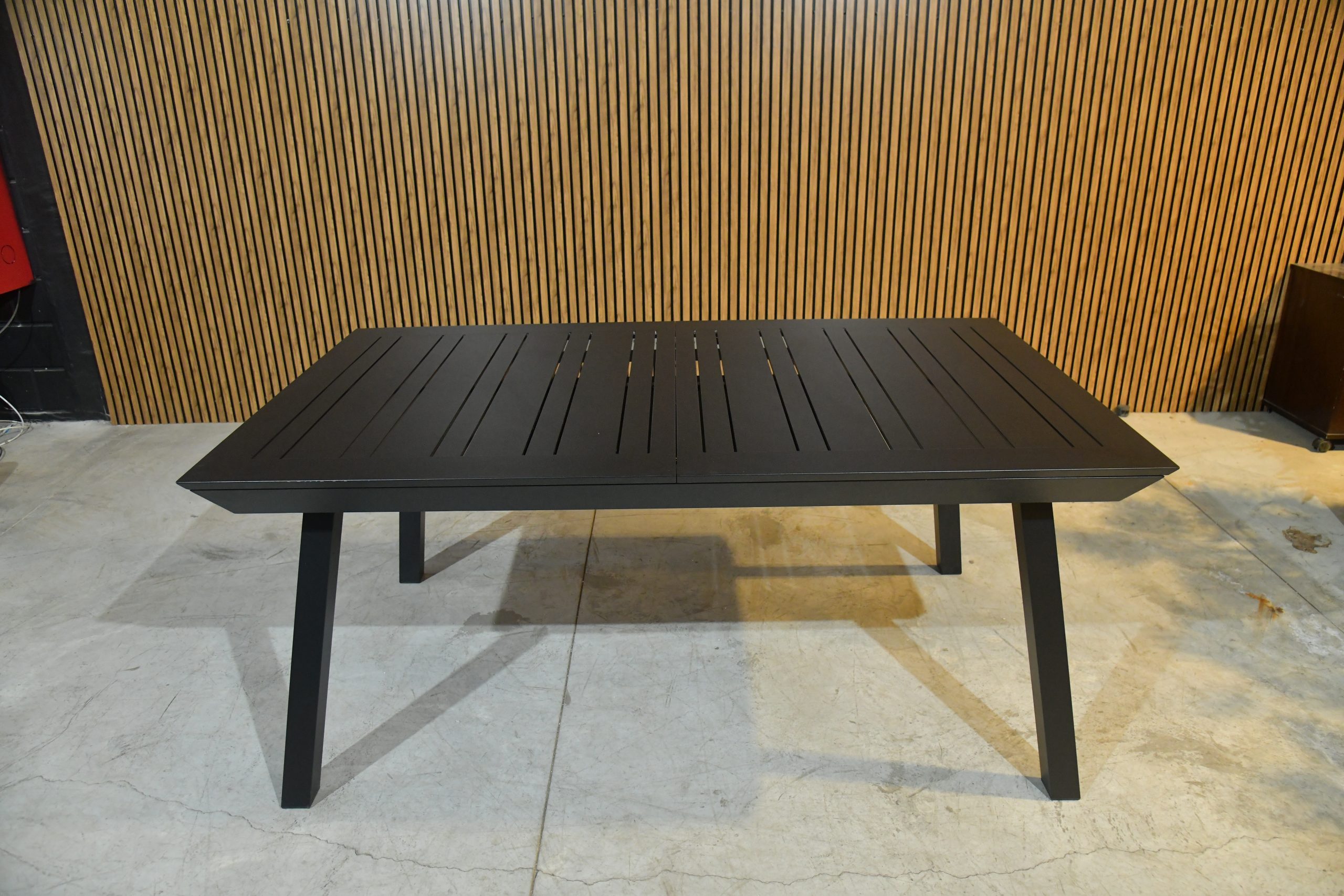 שולחן אלומיניום טקסס צבע שחור נפתח ל-2.43 מ'