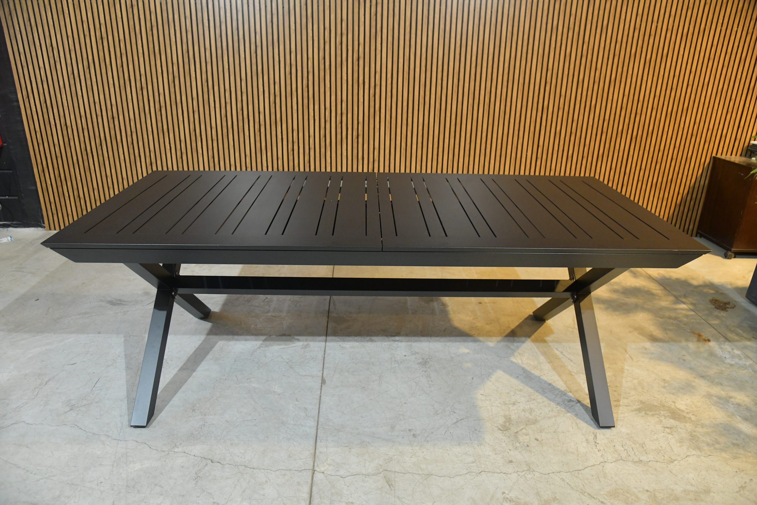 שולחן  אלומיניום סופר פרימיום דגם רגל X שחור נפתח ל-3 מ'