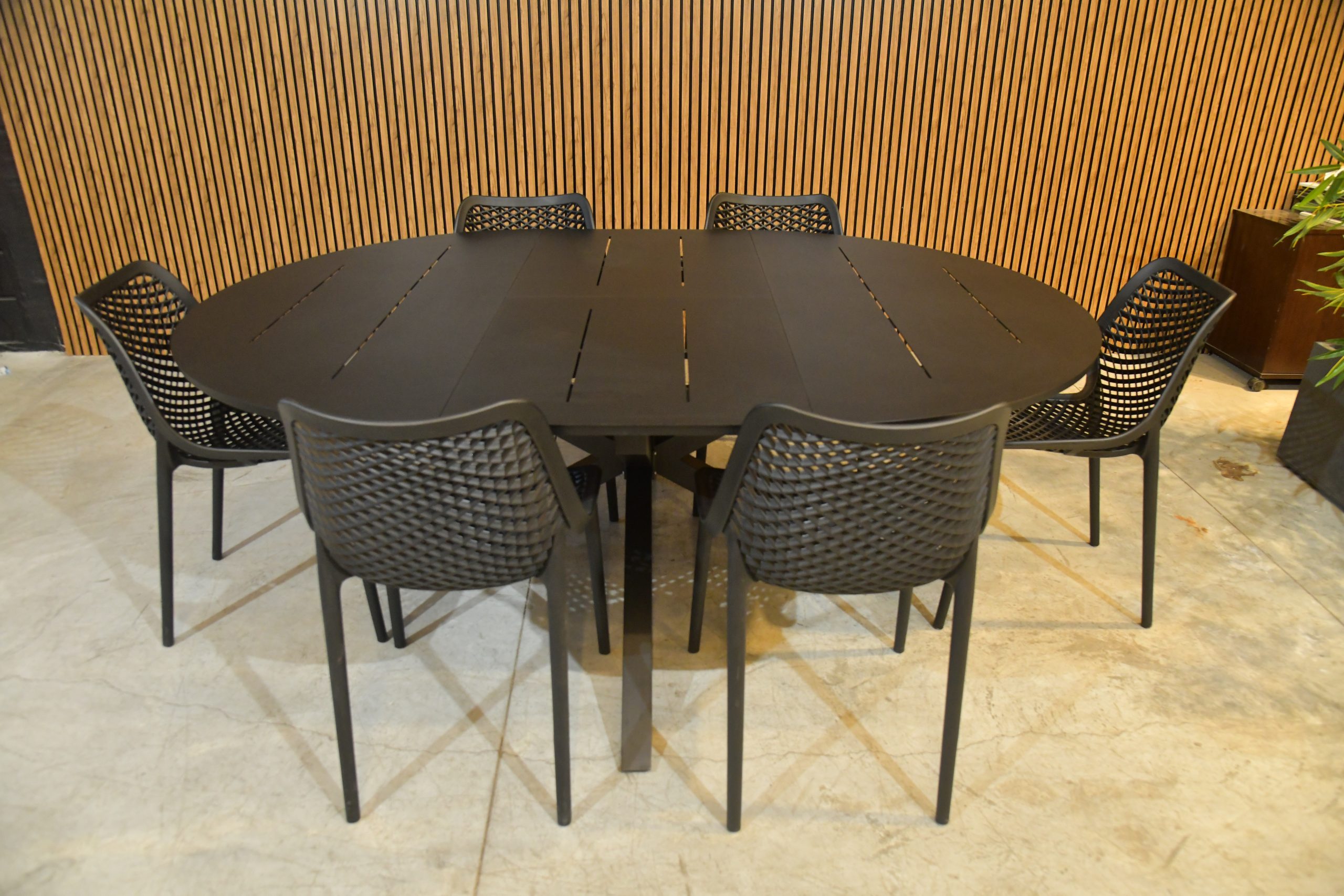 שולחן עגול מונטנה צבע שחור נפתח ל-2 מ' – תמונה 3