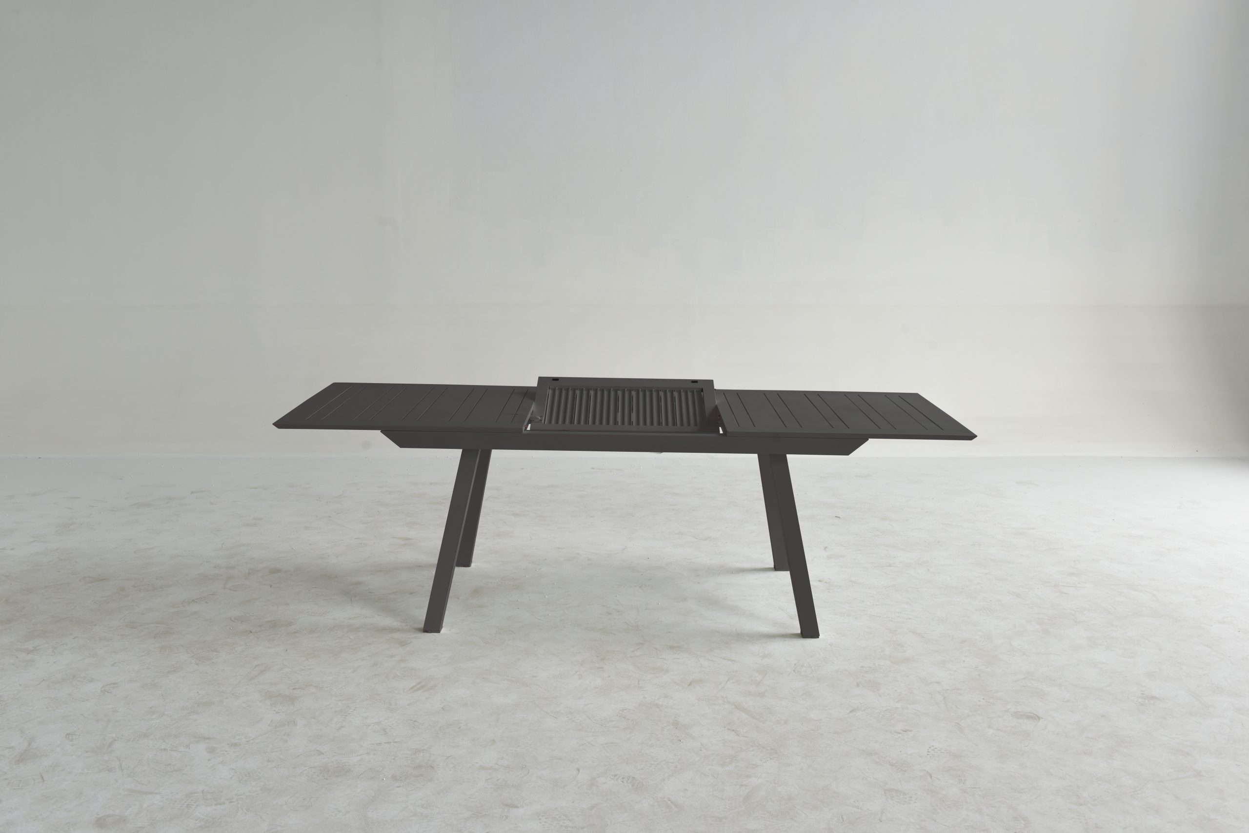 שולחן אלומיניום טקסס צבע שחור נפתח ל-2.43 מ' – תמונה 3