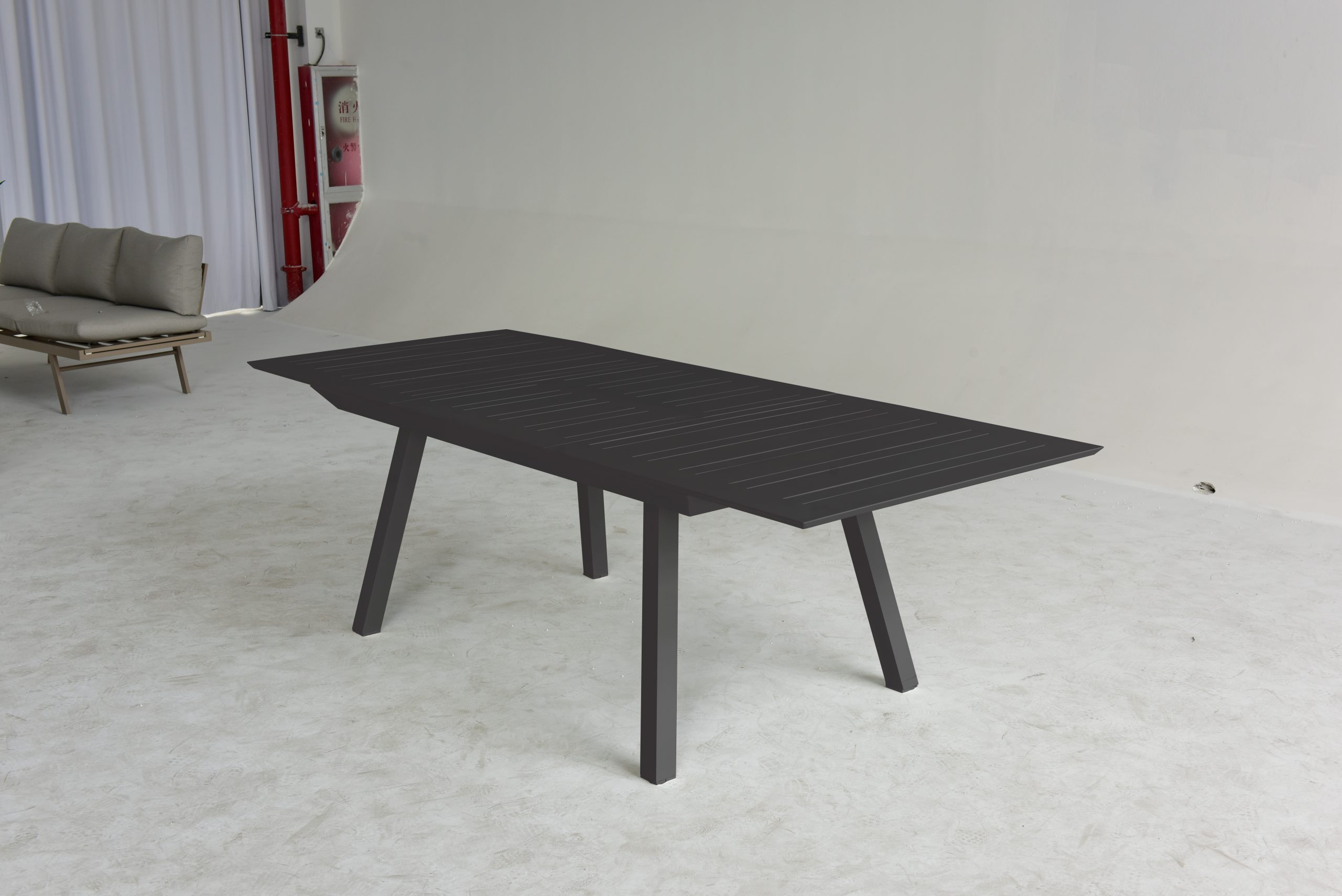 שולחן אלומיניום טקסס צבע שחור נפתח ל-2.43 מ' – תמונה 2