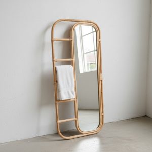 מראת גוף עם מסגרת ראטן